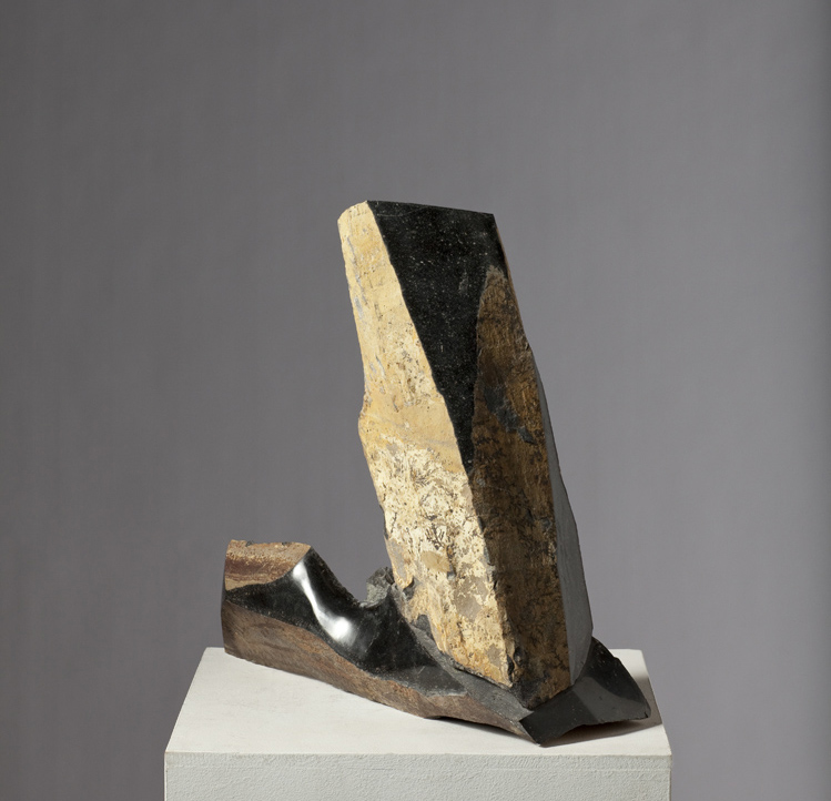 Stützende Aufrichtung / türkischer Basalt / 50x40 cm